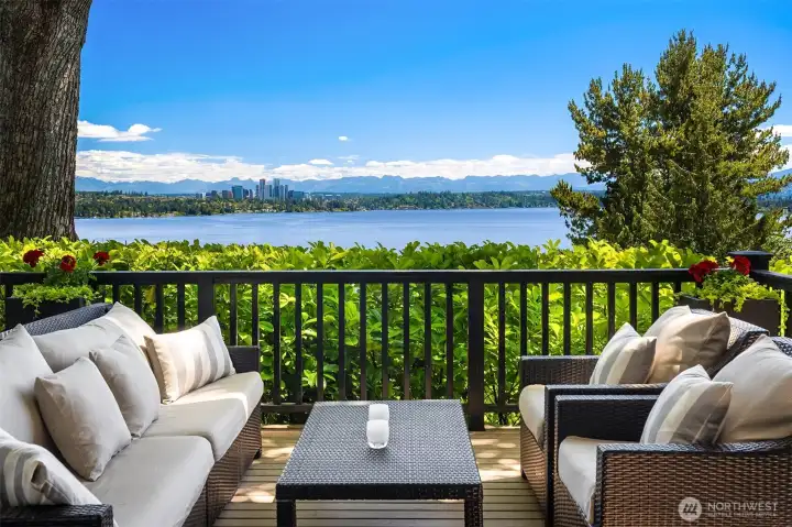 Life, meals, friends—this view deck is a quintessential Northwest experience. Life, meals, friends—this view deck is a quintessential Northwest experience.