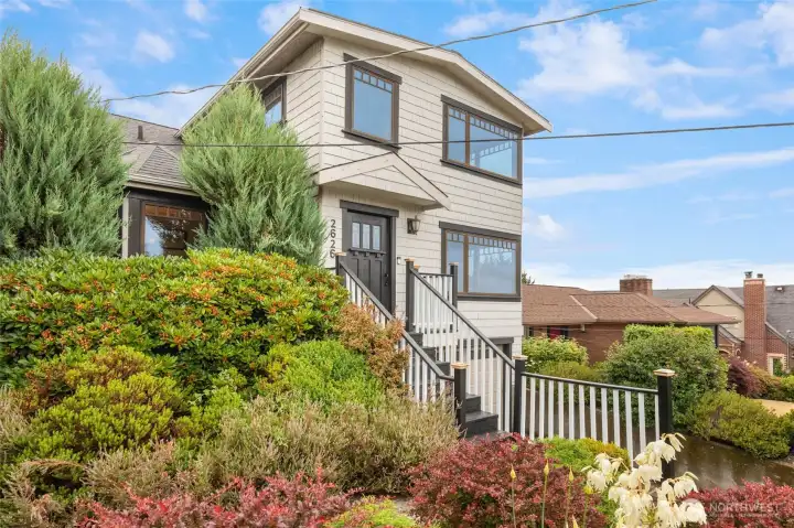 Charming Magnolia home, perfectly positioned to capture beautiful views of the Seattle skyline. Charming Magnolia home, perfectly positioned to capture beautiful views of the Seattle skyline.
