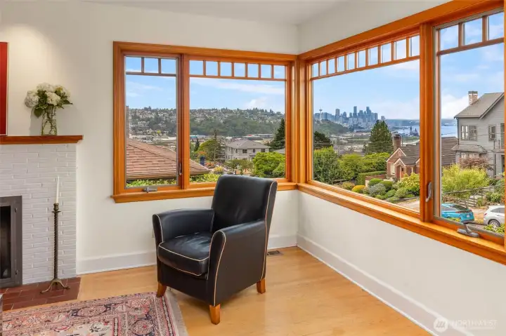 Beautiful views from living room, kitchen and upstairs bedrooms. Beautiful views from living room, kitchen and upstairs bedrooms.