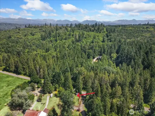 Ariel view shows proximity of home to the Cascade Mountain Range.