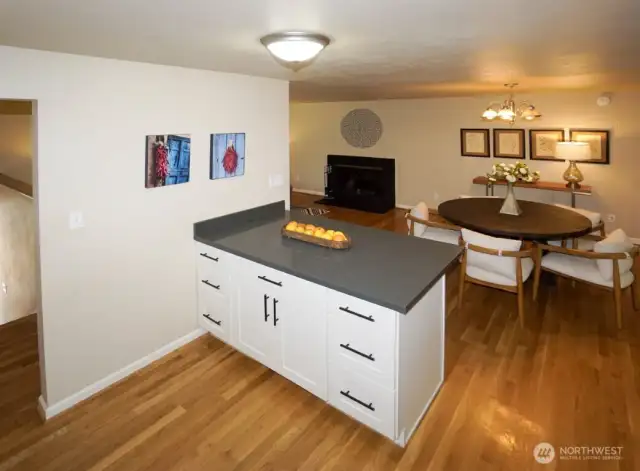 Breakfast Bar to Dining Area