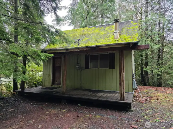 Cabin with electricity and internet