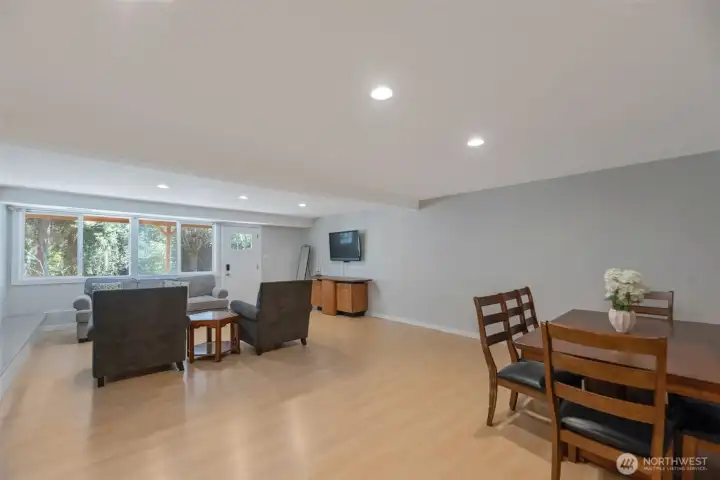 Flex room with its own exterior entrance