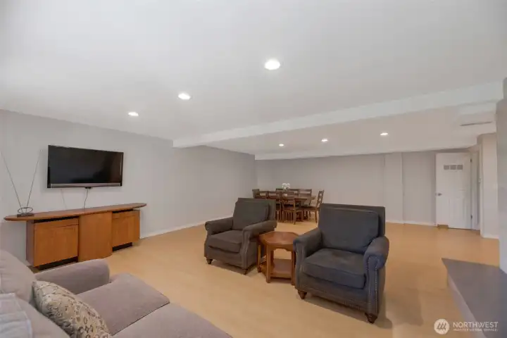 Huge flex room for both entertaining and dining.