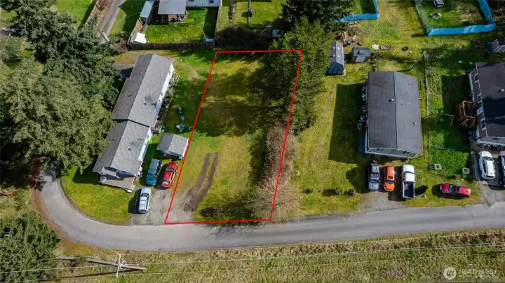 Lot lines are approximate.