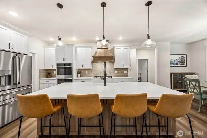 Lovely modern farmhouse-style kitchen. Double ovens, plenty of room for everyday living or entertaining.