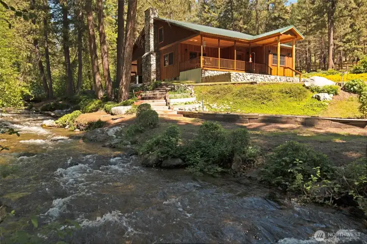 Libby Creek takes center stage at this beautiful home south of Carlton.