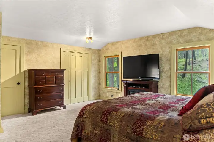 Very large upstairs guestroom overlooking Libby Creek. Generous closet and large unfinished attic space that could easily be finished with a dormer for even more natural light, additional living space or even a small office or additional bedroom.