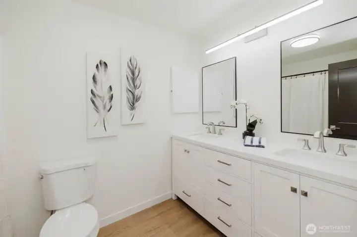 Large main bathroom off hallway.