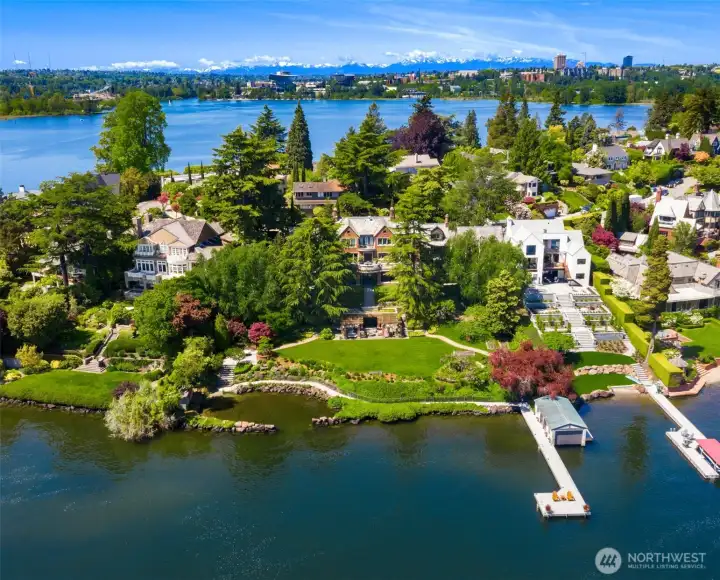 The ultimate private waterfront retreat awaits in coveted Laurelhurst. The ultimate private waterfront retreat awaits in coveted Laurelhurst.