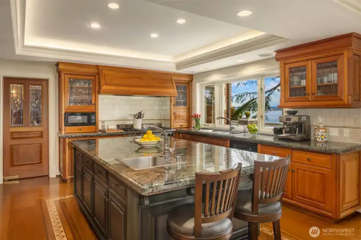 A kitchen perfect for hosting. A kitchen perfect for hosting.