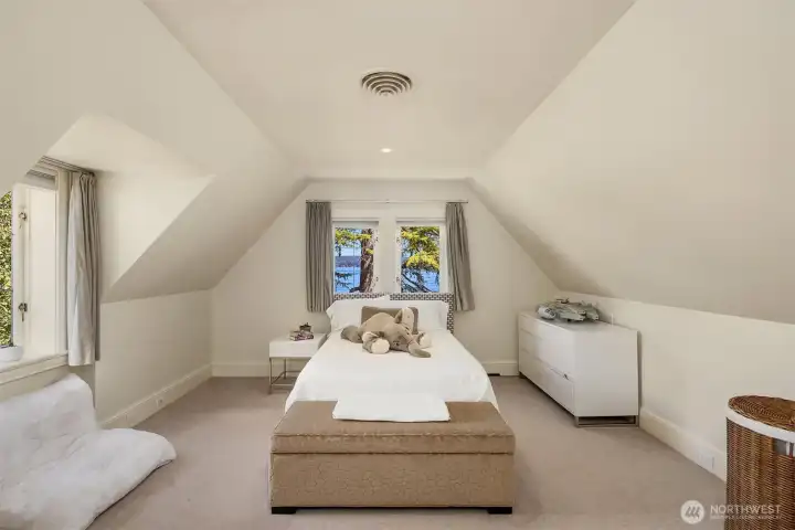 Second bedroom on the second floor. Second bedroom on the second floor.