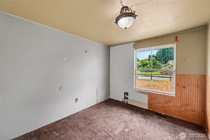 Second guest bedroom.