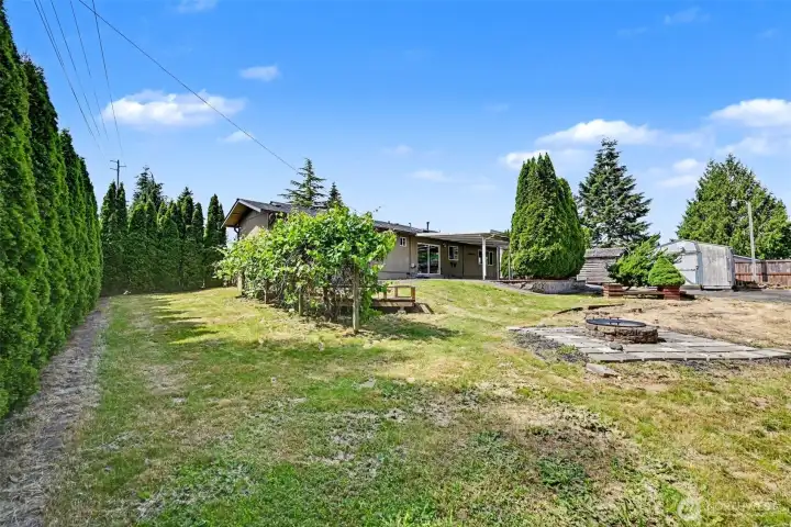 Conveniently located with easy access to Hwy 167, and close to schools, shopping, parks, and everyday amenities, this home presents an incredible opportunity to add value & make it your own.