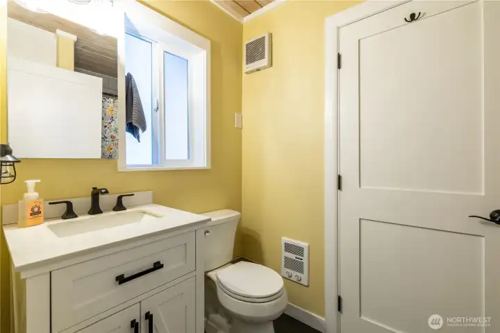 Main floor 3/4bathroom