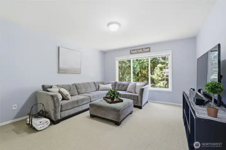 Large (possible second primary) upsatirs bedroom.