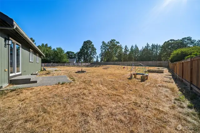 Spacious backyard w/fencing.