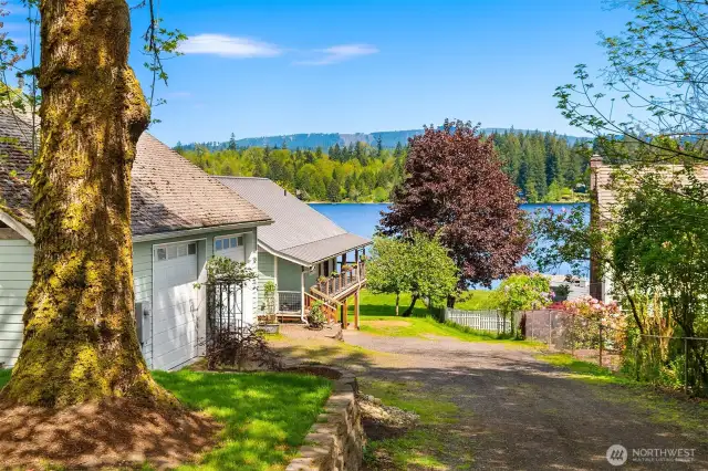 Welcome to your dream waterfront home!