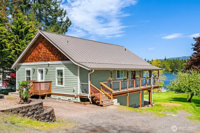 Charming cottage completely rebuilt from the foundation in 2015-2016!
