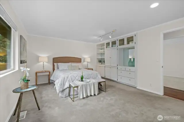 Primary suite