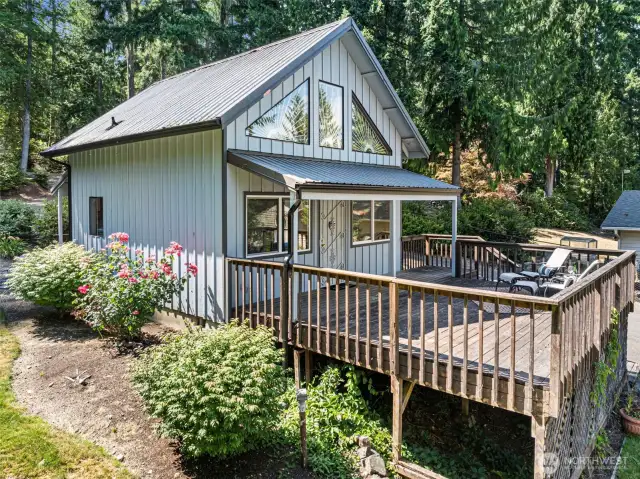 Fully permitted guest quarters/cabin with large deck.