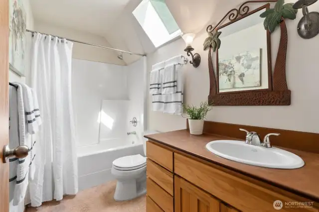 Upstairs full bathroom.