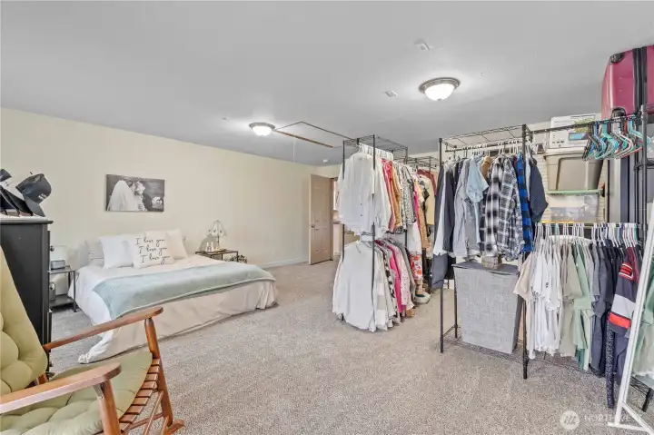 Oversized primary bedroom (2)