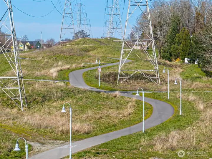 The 3.6 mile Chief Sealth Trail around the corner is perfect for dog walks and runs