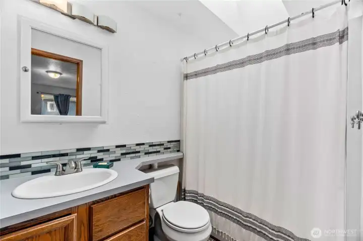 Very clean and bright.  Skylight lets the sun shine in.