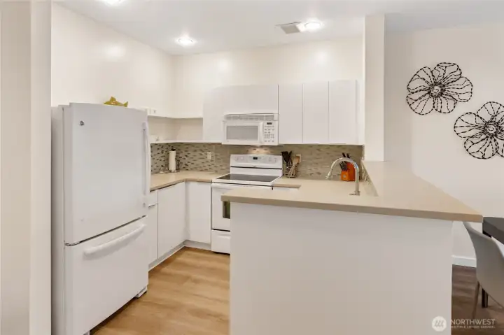 The open kitchen offers abundant space for cooking all your favorite dishes, while the raised bar counter is awesome for serving during dinner parties. The open kitchen offers abundant space for cooking all your favorite dishes, while the raised bar counter is awesome for serving during dinner parties.