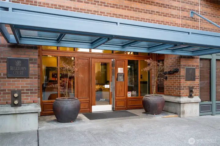 Set in the heart of Belltown, everything you love about downtown living is within just a few blocks! Set in the heart of Belltown, everything you love about downtown living is within just a few blocks!