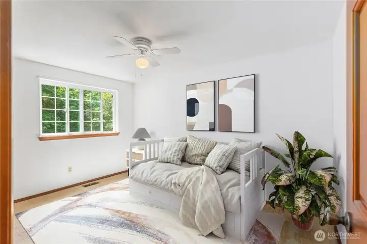 Upstairs: Bedroom 2. (virtually staged) Upstairs: Bedroom 2. (virtually staged)