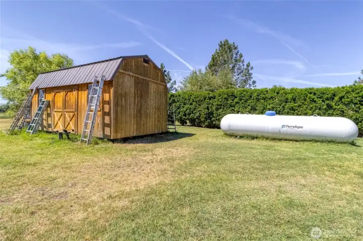 Shed/Propane Tank
