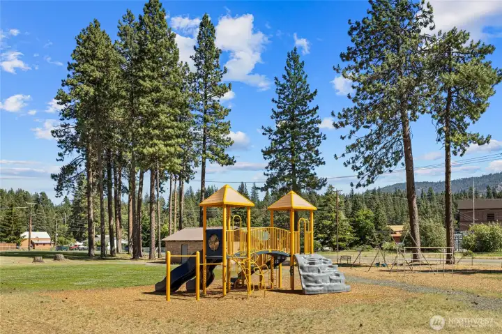 Fireman's Park right across the street! Fireman's Park right across the street!
