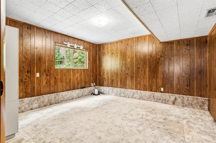 4th bedroom located on lower level with classic 1970s wood paneling detail. 4th bedroom located on lower level with classic 1970s wood paneling detail.