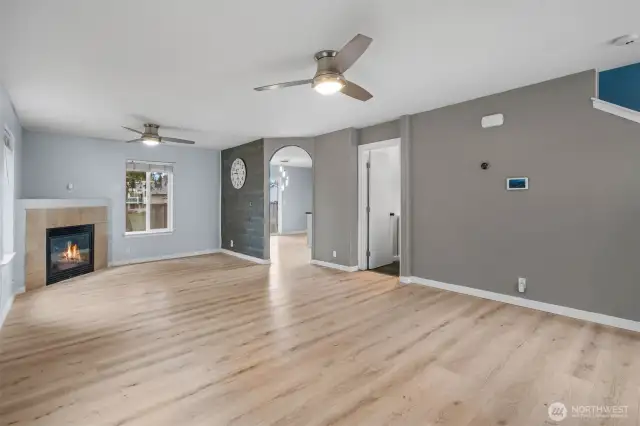 Family room w/fireplace