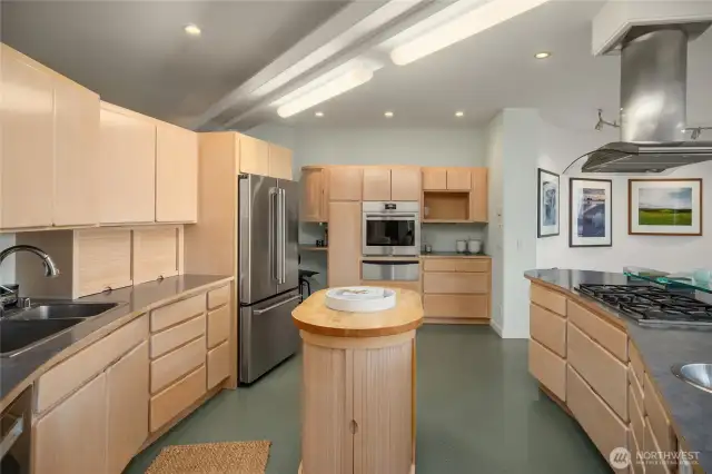 Excellent storage and stainless appliances.