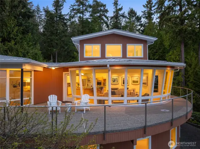 This home is so special and the quality of construction is noteworthy.