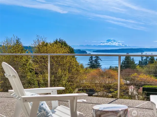 The gardens below are luscious with the southern exposure.