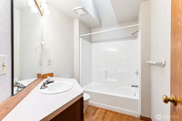 Full Guest Bathroom Upstairs