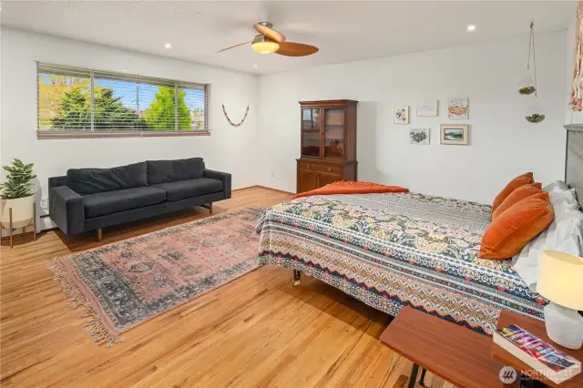 Each Bedroom can handle a King