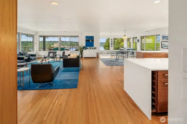 Enter in to this home with Sweeping Bay energetic views