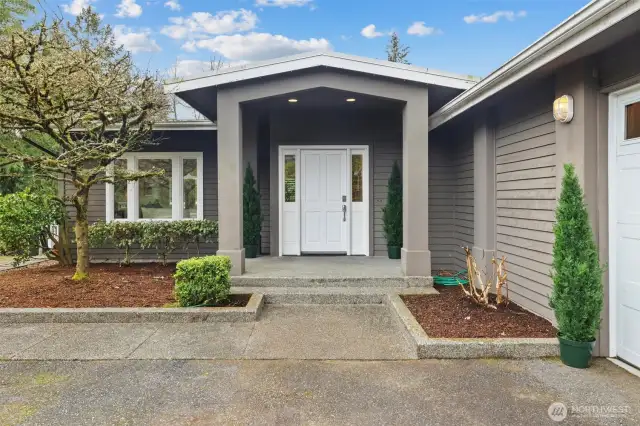 Woodridge Gem! All amenities on the main floor.