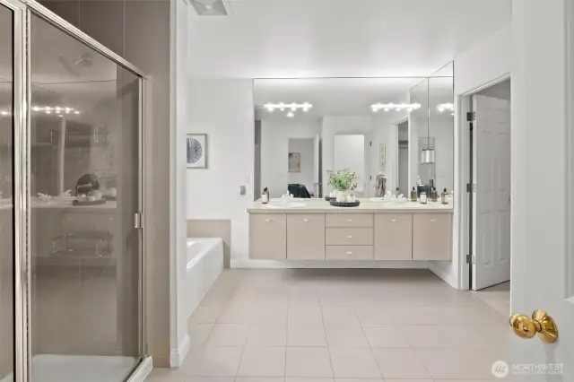 5 pieace bathroom, huge footprint!