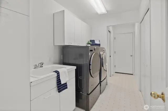 Mud room and washer/dryer on main floor
