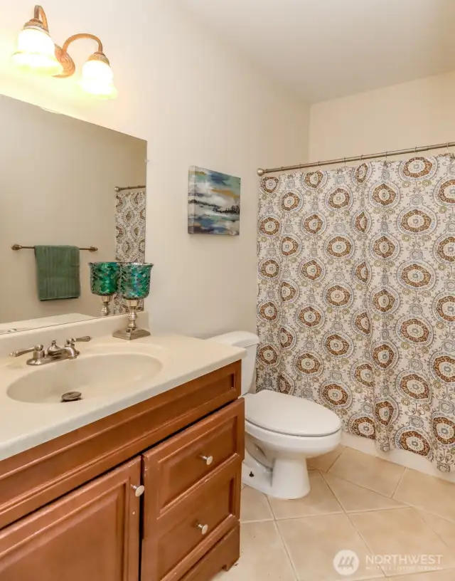 Shared full bathroom in hallway.