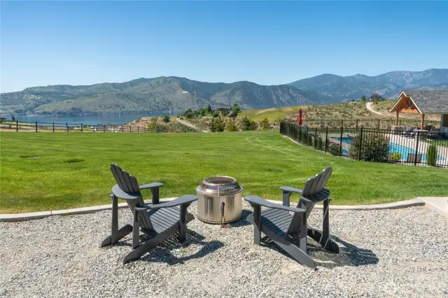 Firepit with fantastic views of the lake and mountains