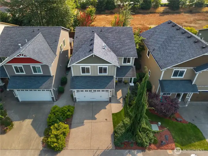 End of street location in Bayhill provides privacy with no homes behind.