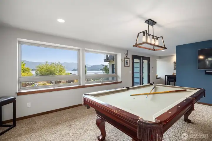 Doesn't get better than a pool room with a view , wet bar and a kegerator !!