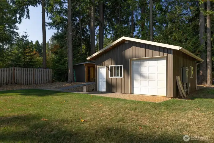 Very useful new custom built heated Alvord Richardson shop loaded with power !
